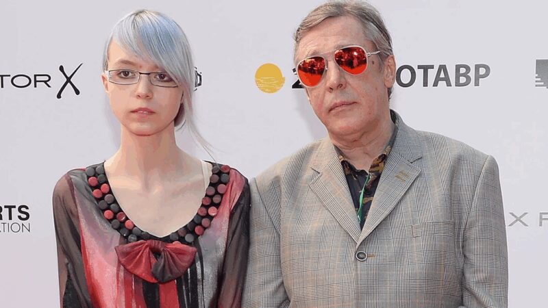 Дочь Ефремова объявила себя трансгендером и готовится к гормональной терапии