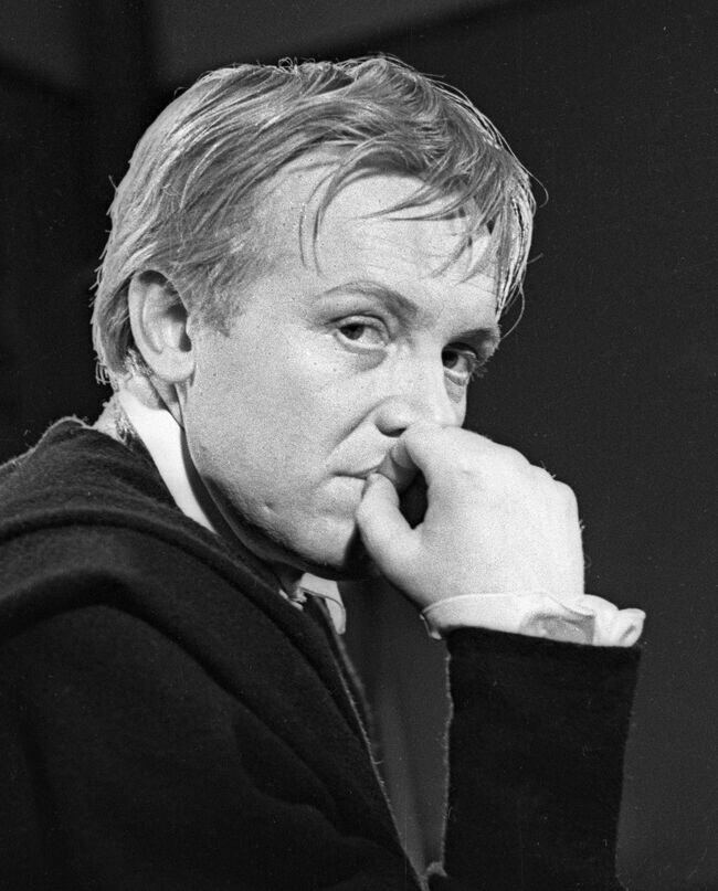 Иннокентий Смоктуновский: интеллектуальная глыба, пережившая тяжёлый опыт.