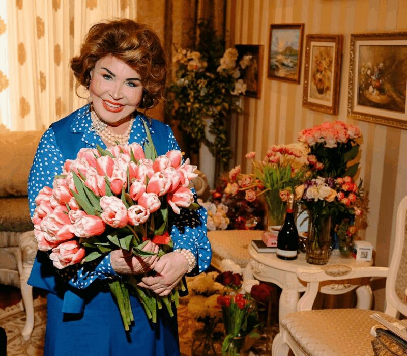 «Моя гордость»: как 49-летний сын-архитектор построил для Надежды Бабкиной два роскошных дома с видом на Кремль и под Звенигородом