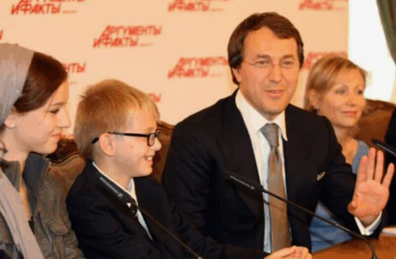 Дени Байсаров на редких публичных снимках.