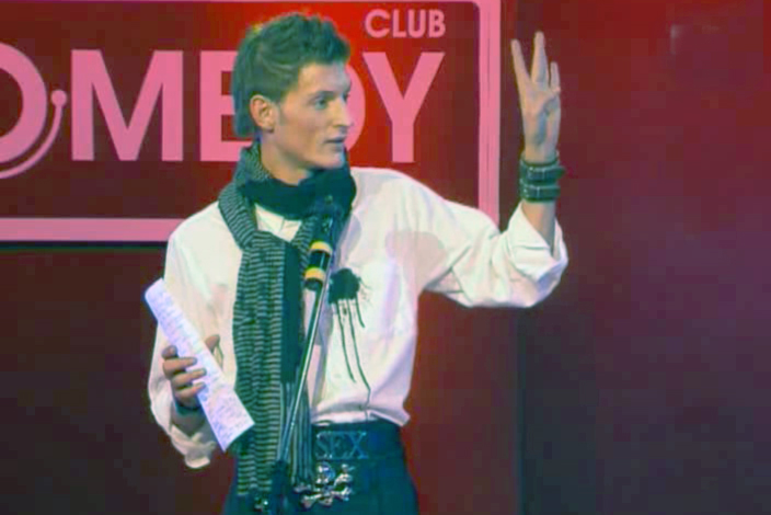 «Более отвратительной твари невозможно вообразить»: Как 47-летний Павел Воля из хулигана превратился в заботливого мужа и отца, но не изменил себе