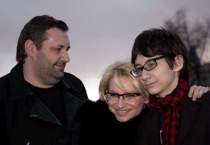 Три года скрывала развод, а потом удивила выбором: Эвелина Хромченко и «слишком громкий» художник в мешковатых джинсах, ставший её счастьем в 55 лет