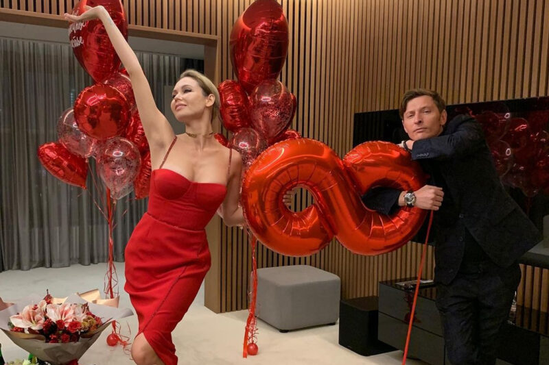 «Более отвратительной твари невозможно вообразить»: Как 47-летний Павел Воля из хулигана превратился в заботливого мужа и отца, но не изменил себе