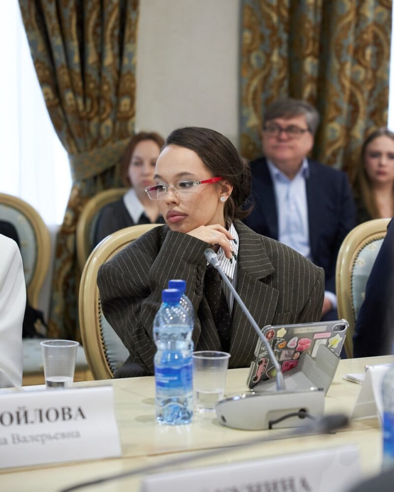 Современный облик Дарьи Зотеевой, результат многолетних трансформаций.