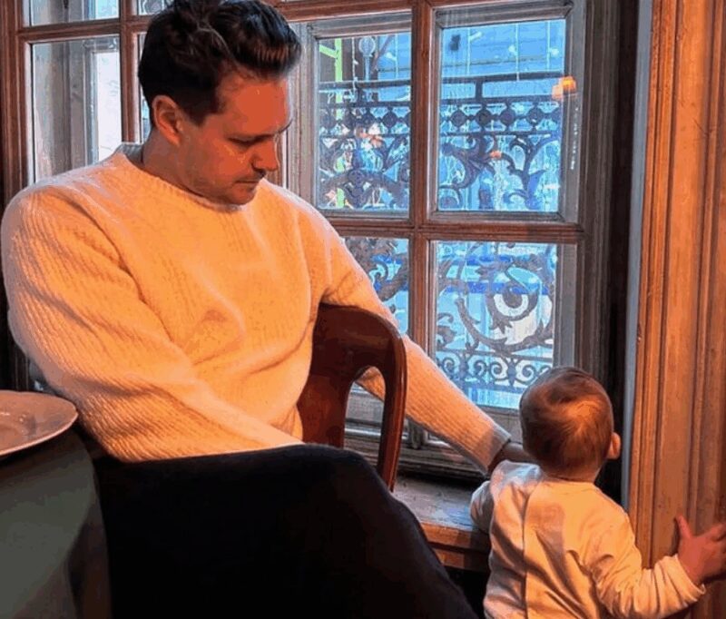 Милош Бикович наслаждается отцовством.