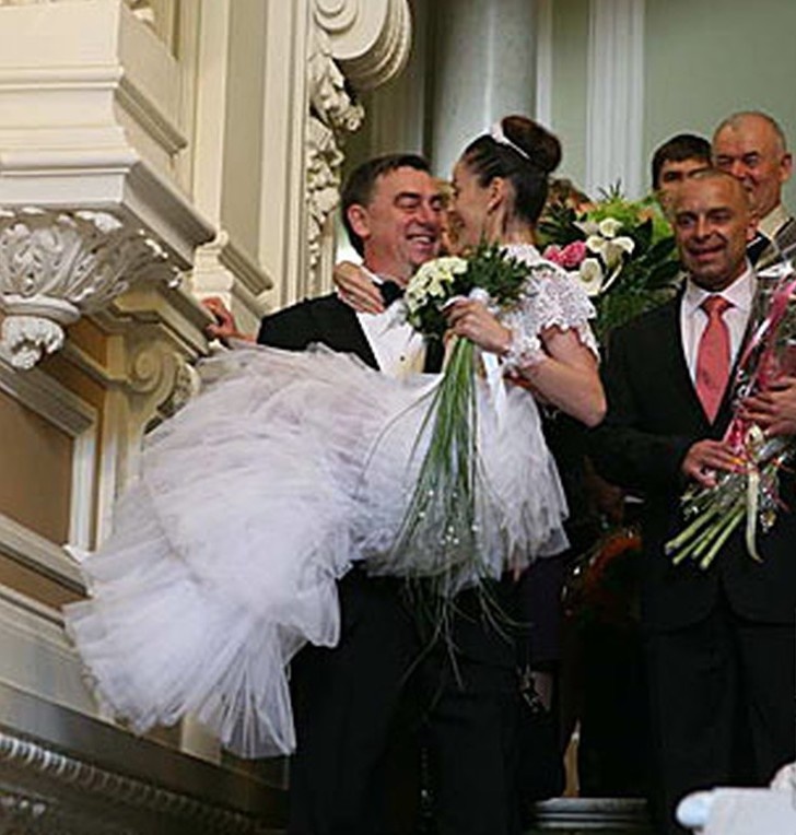 Анастасия Колегова в одном из своих образов, демонстрирующая грацию и внутреннюю силу.