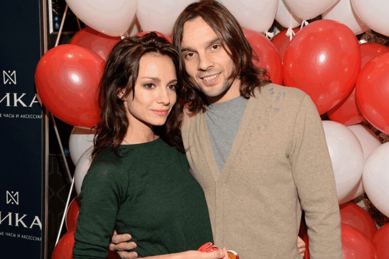 Несмотря на отсутствие штампа, их семья крепка и счастлива.