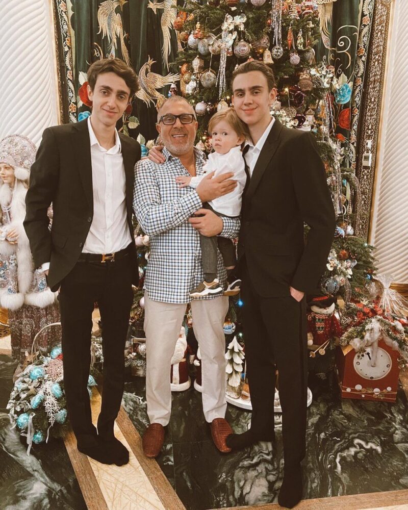 Антон Винер с первой женой Юлианной и сыновьями Даниилом и Леонидом.