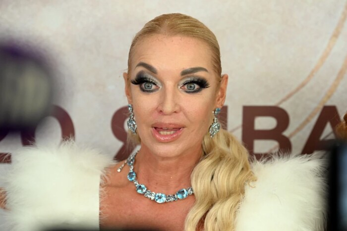 «От тебя бы родила!»: 50-летняя Волочкова пережила двухнедельную операцию, но поддержку нашла не у семьи, а у Примадонны