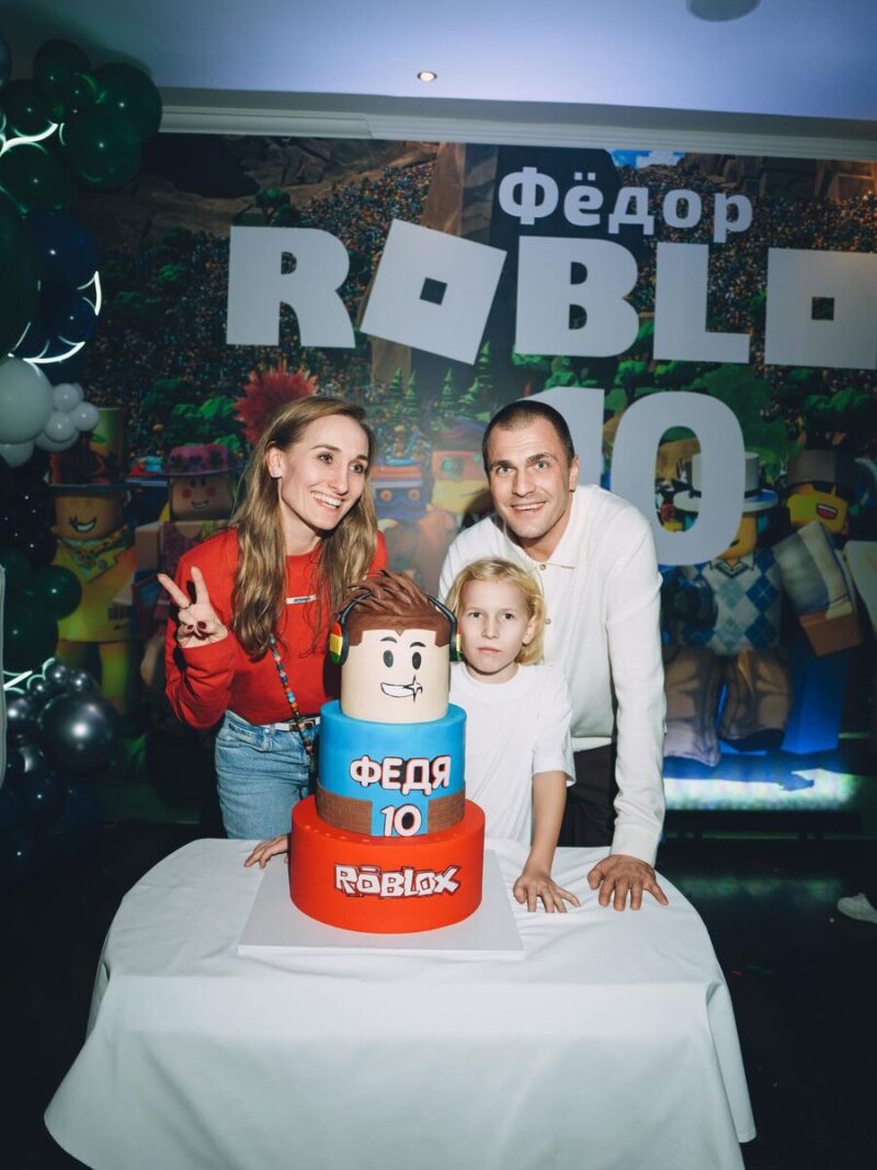 Анастасия Винокур в детстве, окружённая любовью родителей.