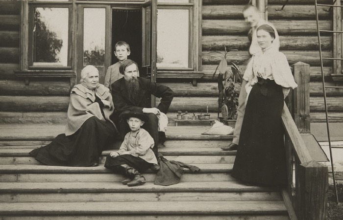 Критика Сталина и 4 года разлуки : Как потомки Васнецова, от священника до художника, продолжили великое дело