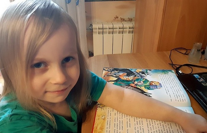 «Ей рано!» : 13-летняя Алиса Теплякова получила диплом психолога, а её отец устроил скандал на защите