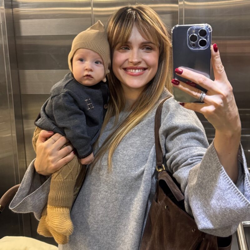 Выразительные глаза Милены, унаследованные от родителей, полны обаяния.