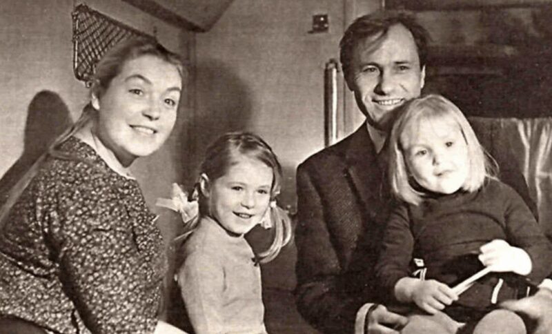 Василий Шукшин, Лидия Федосеева-Шукшина и их дочери – настоящая семья на экране.