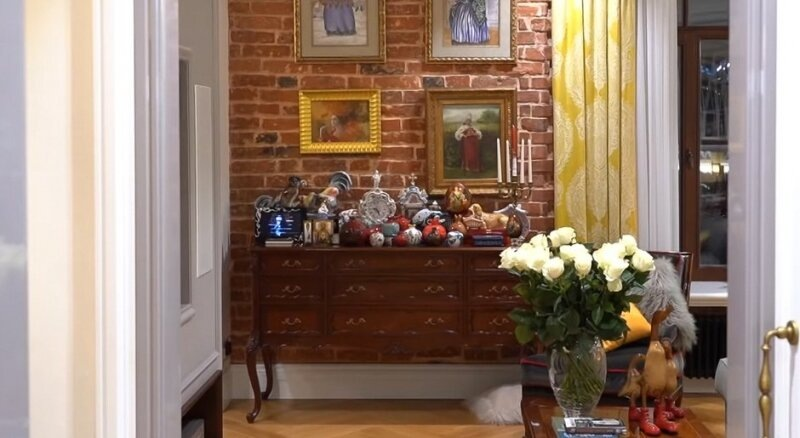 «Моя гордость»: как 49-летний сын-архитектор построил для Надежды Бабкиной два роскошных дома с видом на Кремль и под Звенигородом