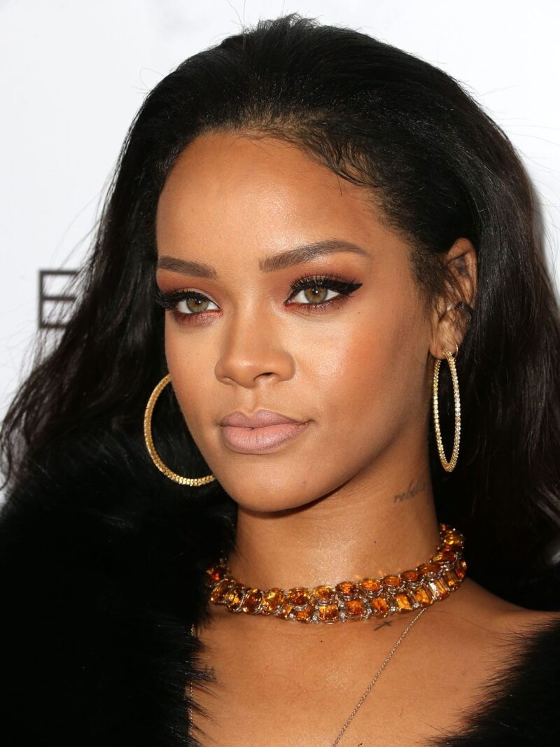 «Это был настоящий ужас»: Как 4 пули из винтовки едва не оборвали жизнь Рианны и ее семьи в собственном доме