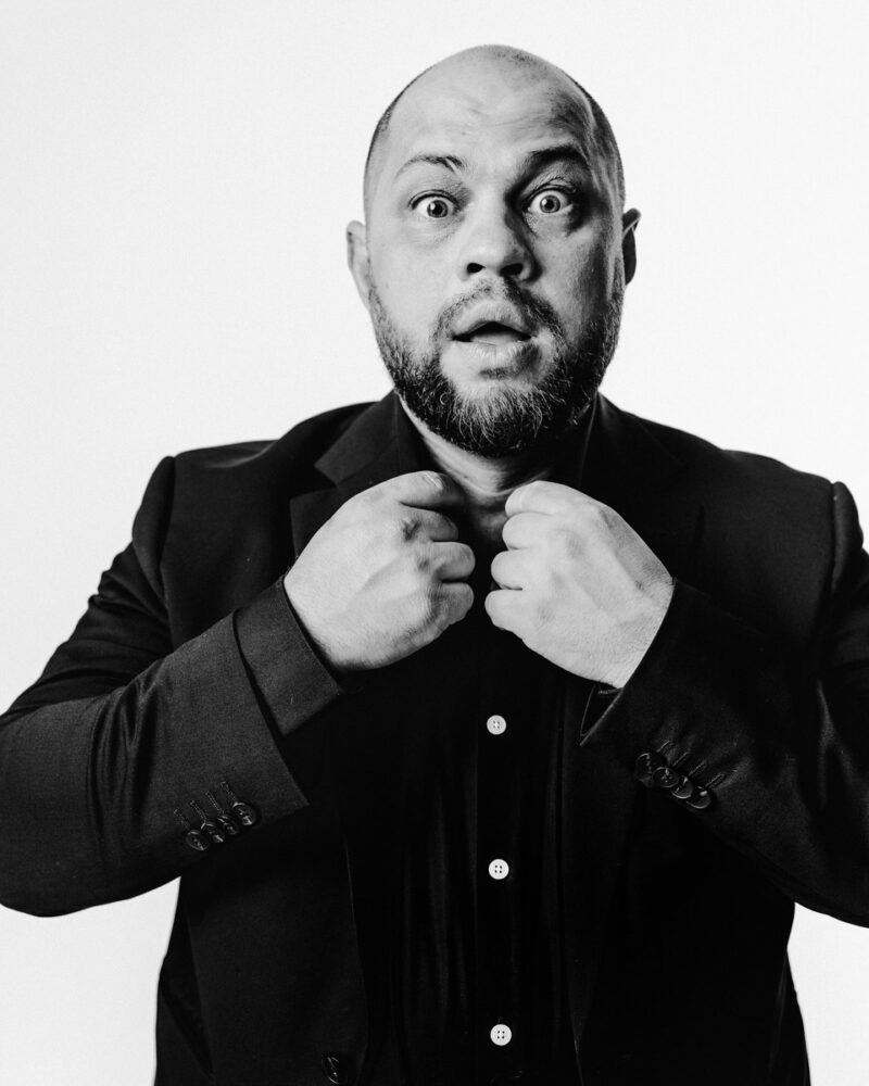 «Мой главный тыл» : почему 38-летняя Ксения Корнева до сих пор не замужем, а её экранный муж Роман Постовалов ушёл из «Уральских пельменей» после 15 лет брака