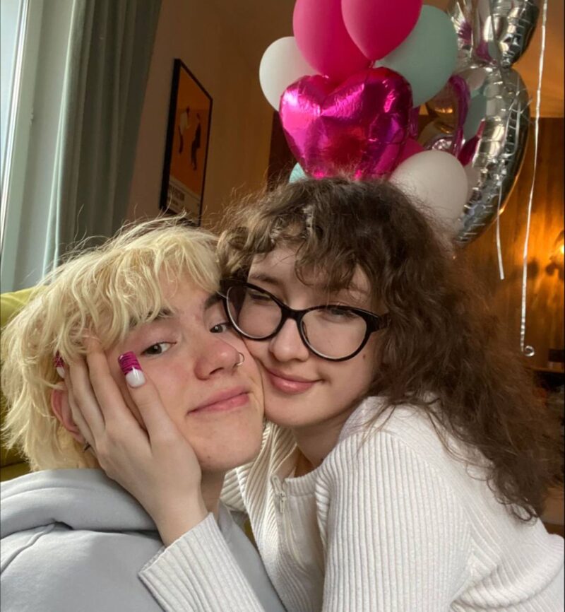 Лиза Барашик и Саша Теслонд.