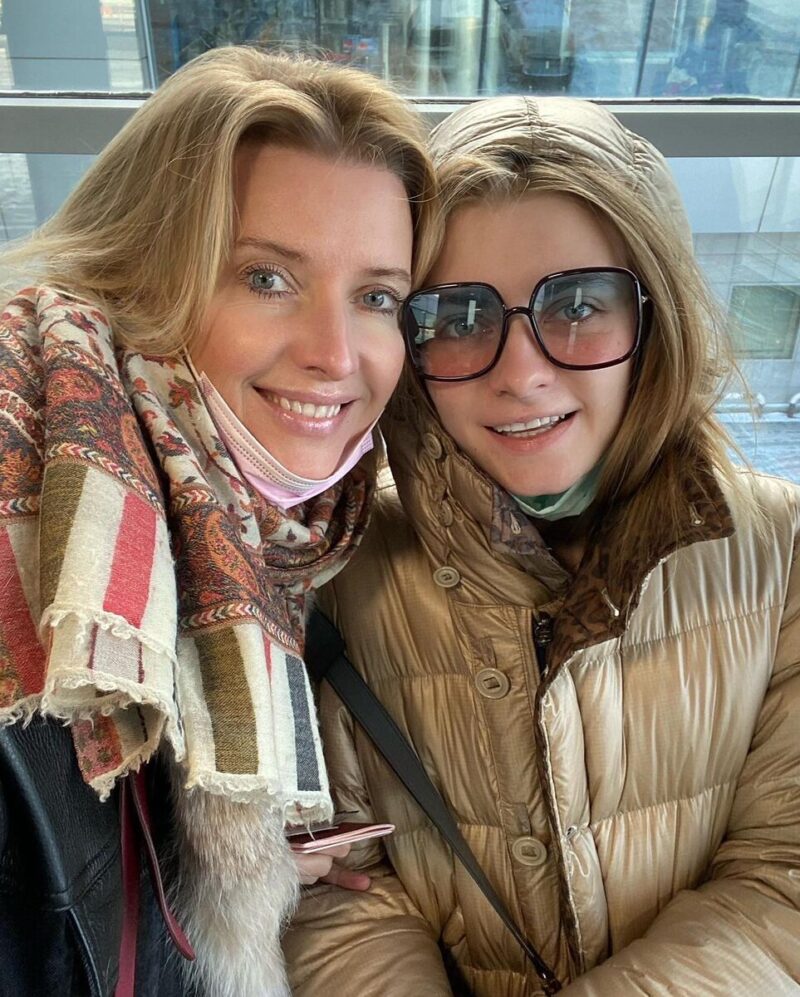 Сюткины в первые годы совместной жизни, полные надежд и любви.