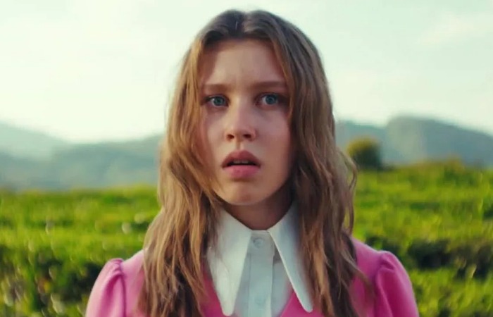 Дочь «космической» актрисы: как в 16 лет пережила школьный буллинг, предательство и «взрослую» любовь