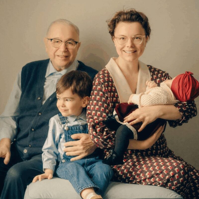 Новая семья Евгения Петросяна, подарившая ему долгожданных детей.