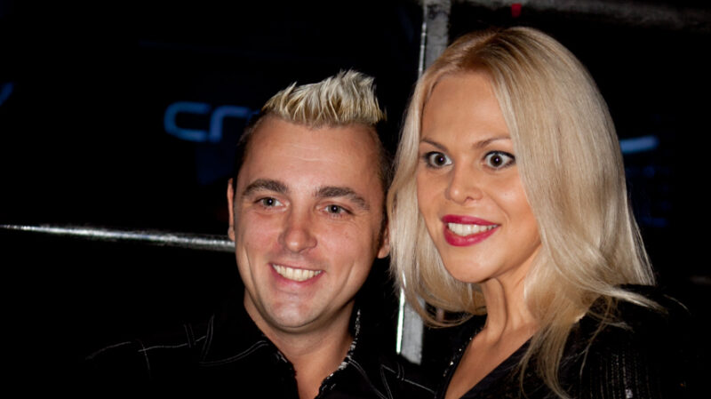 22 года любви и 44 прожитых года: Солист «Отпетых мошенников» Сергей Аморалов потерял свою «единственную», которая «помогала ему принимать решения»