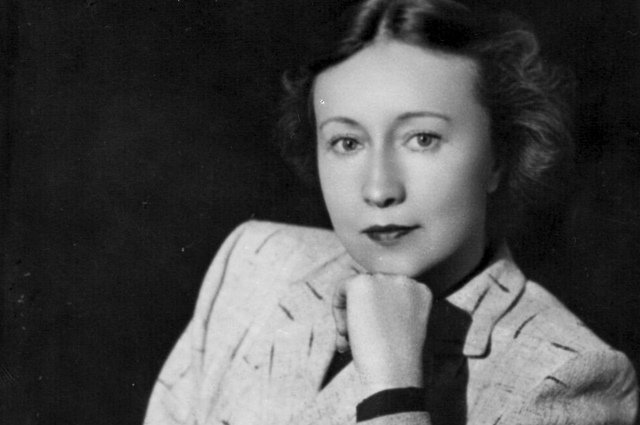 16-летняя «циркачка» пережила расстрел братьев и гибель мужа: Вера Марецкая — как «Хозяйка» Моссовета вела войну с Орловой до её смерти и записывала роли, не вставая с постели