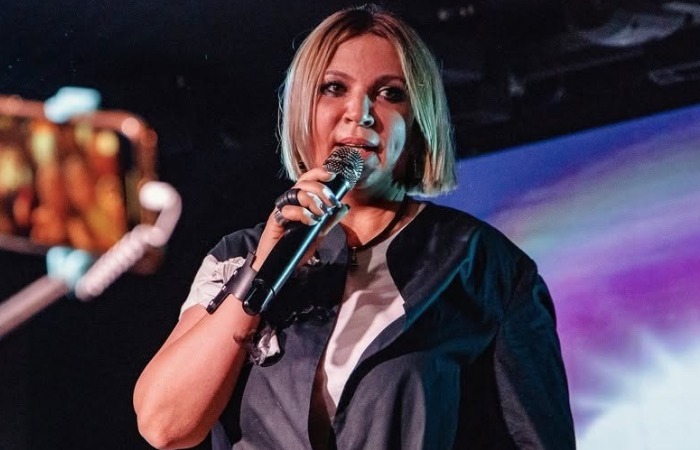 «Я выйду в любом состоянии» : Как Ая из «Города 312» после 4 COVID-19 пережила инсульт и заново учится ходить, но обещает вернуться на сцену