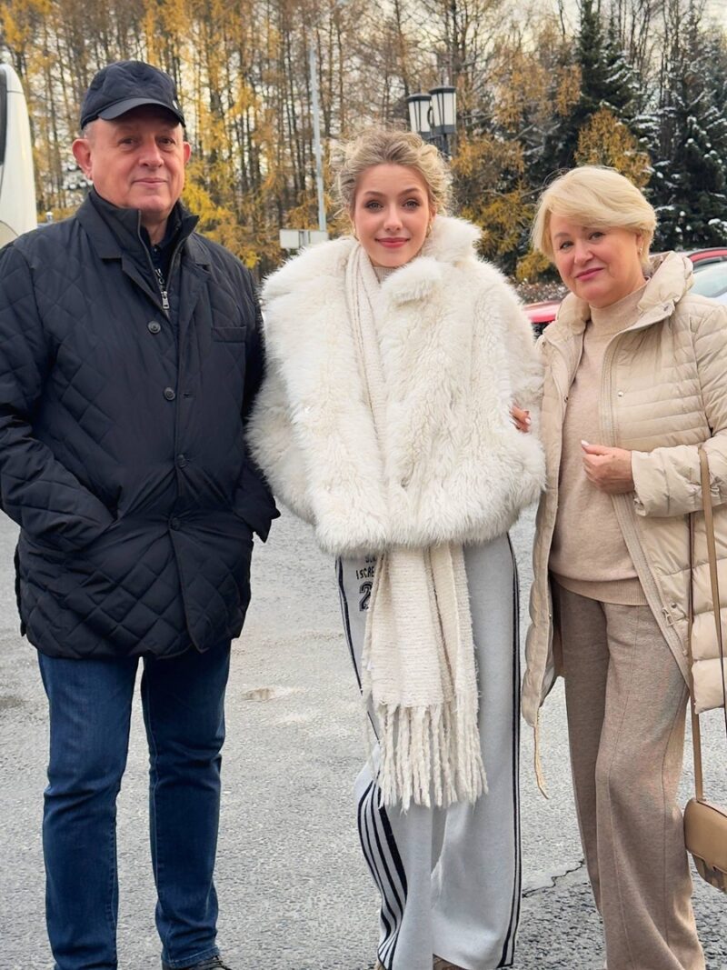 Вера Алдонина с бабушкой и дедушкой — родителями Юлии Началовой.