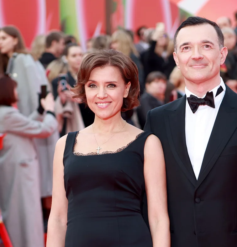 Идеал рухнул, а за ним и здоровье: 51-летняя Ксения Алферова «свалилась» после тайного развода с Егором Бероевым, который женился на 21-летней