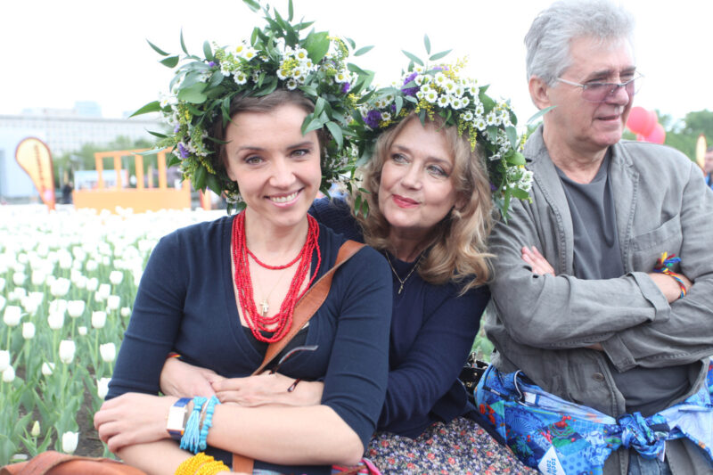 Ирина Алферова с детьми Сергея, которых она приняла как родных.