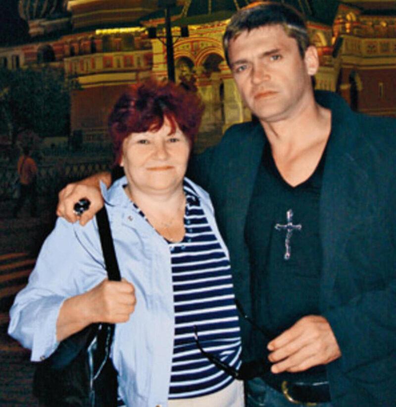 Мать Игоря Лифанова, Лидия Ивановна, имела украинские и еврейские корни.