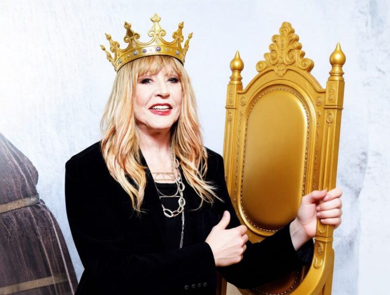 «Едва держится на ногах»: 76-летняя Алла Пугачева летит в Москву после 4 операций на сердце и проблем с суставами