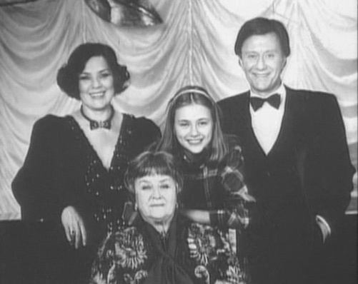 Казалось, они были так близки, но оставались чужими друг для друга.