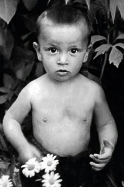 С малых лет Александр Буйнов занимался музыкой