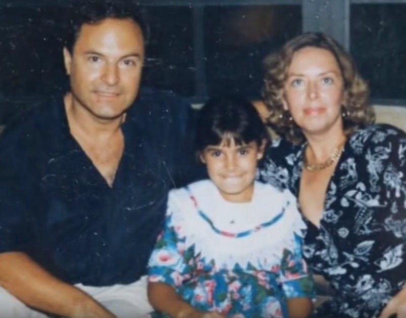 Родион Нахапетов с Натальей Шляпниковой и её дочерью Катей — его новая семья в США.