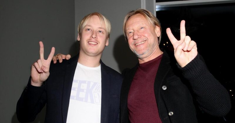 Звезда с синими глазами, чья улыбка скрывала годы отчаяния и борьбы: Дмитрий Харатьян — «Либо я, либо бутылка» — как ультиматум жены изменил жизнь «гардемарина» в 65 лет и почему распалась дружба с Жигуновым.