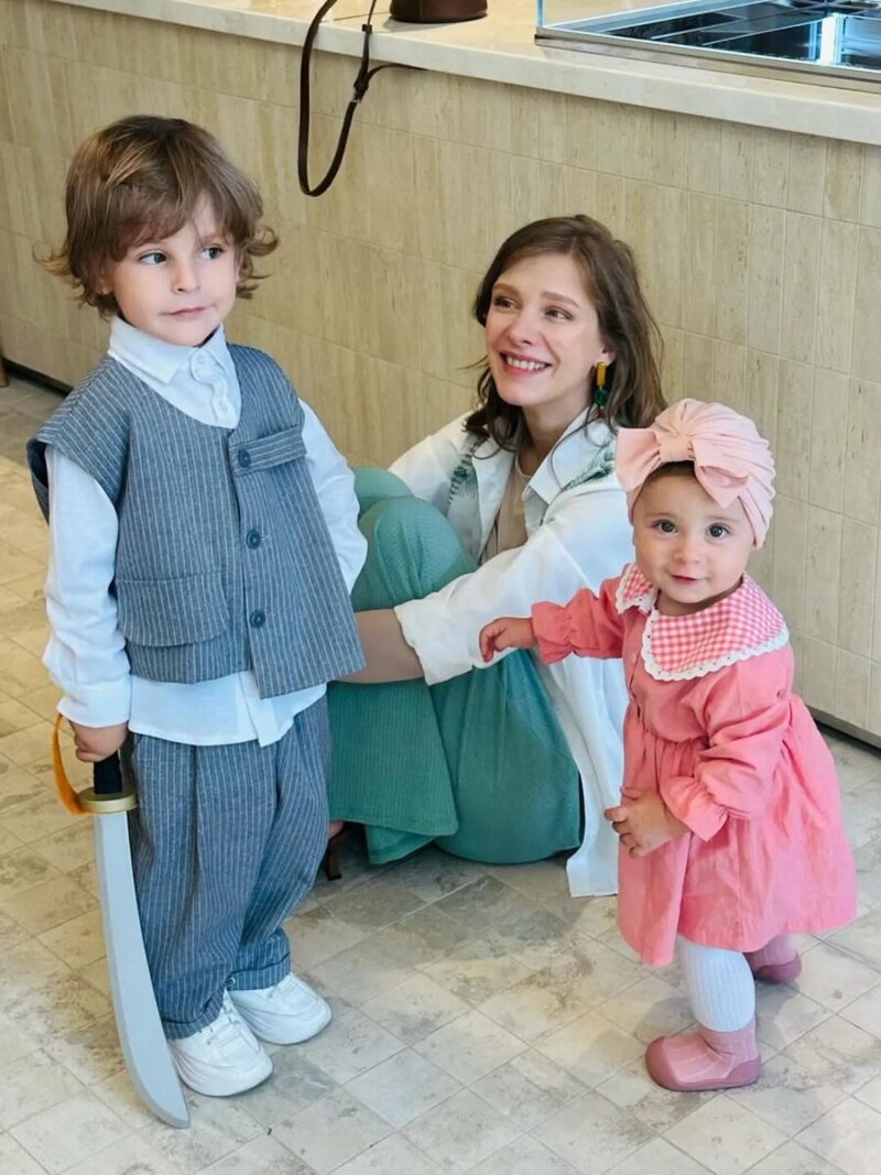 Дважды мама: Лиза Арзамасова наслаждается материнством.