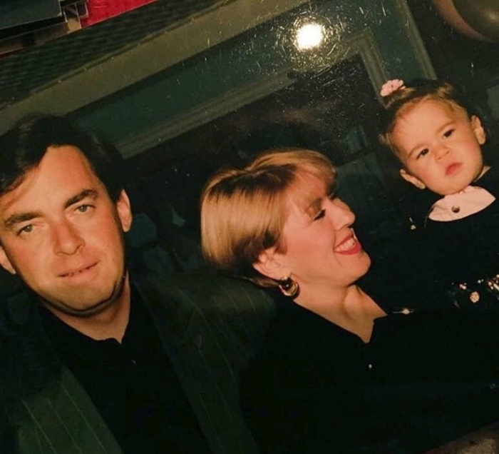 Семейный портрет: Любовь Успенская, Александр Плаксин и маленькая Таня.