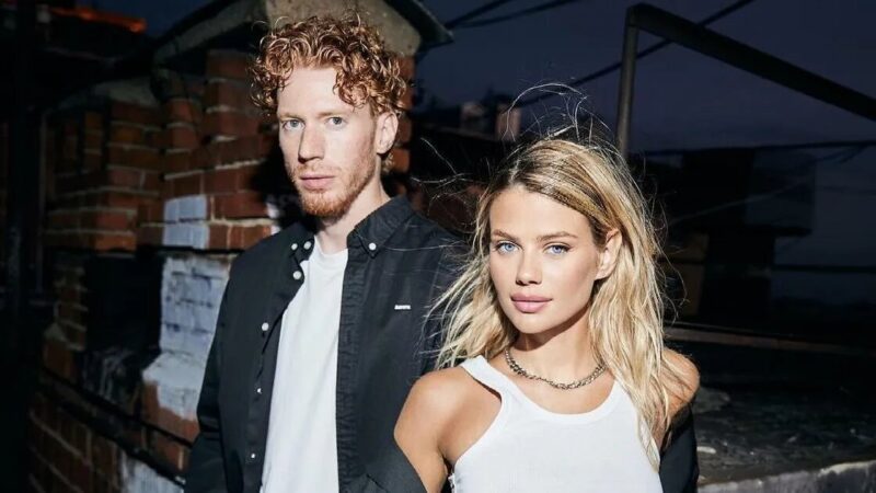 Никита и Алёна: от соседской дружбы до романтических отношений.