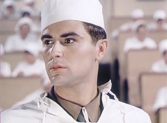 Звезда, чье тело предало его в 32 года: Валерий Бессараб: «Ириша, ну я же мужчина, я должен помогать», – как атлетичный красавец остался без друзей, а жена стала его единственным миром на 47 лет.