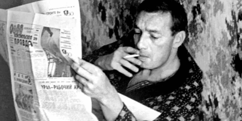 Взгляд, полный невысказанных историй.