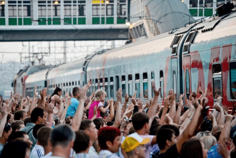 Скоростная «Ласточка» доставляет пассажиров из Москвы в Минск всего за семь часов.