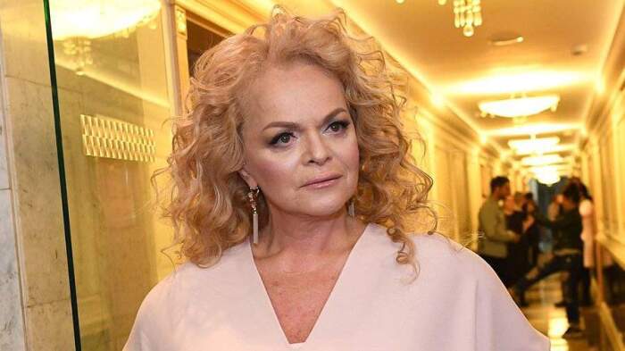 «Обыкновенная хамка» и отмена концертов: Почему 68-летняя Лариса Долина оказалась в центре грандиозного скандала с квартирой на 317 миллионов?