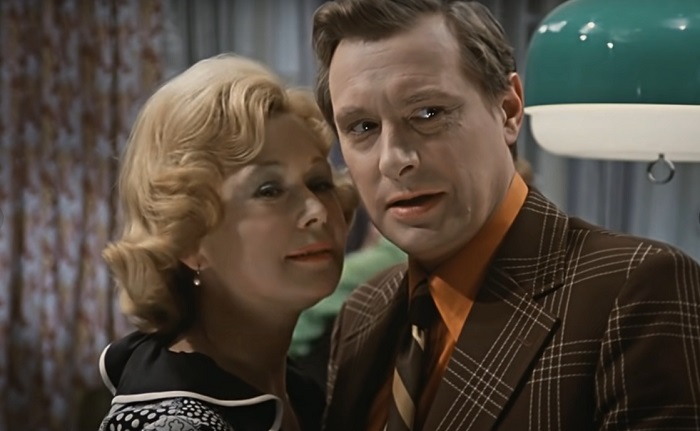 Почти 40, замужем, но: почему «Оленька» Рыжова из «Служебного романа» стала «подлой» в глазах зрителей