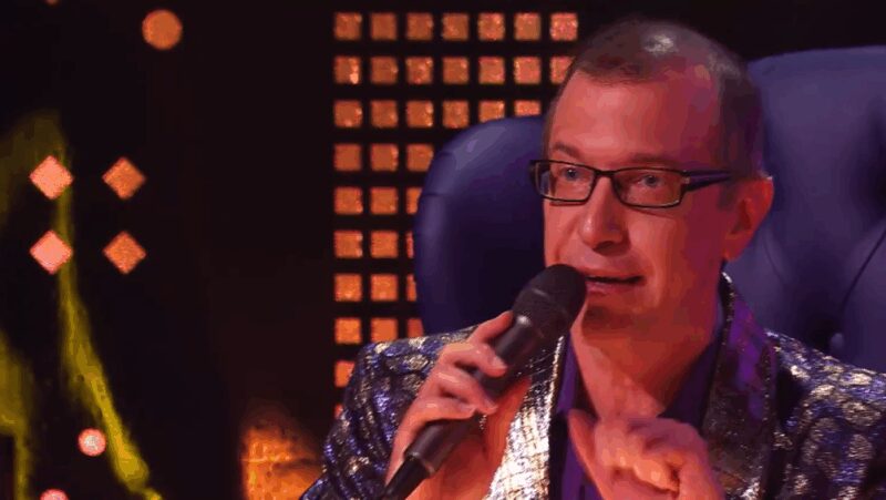 «Я устал быть один»: 55-летний критик потерял 11 миллионов и живёт с мамой