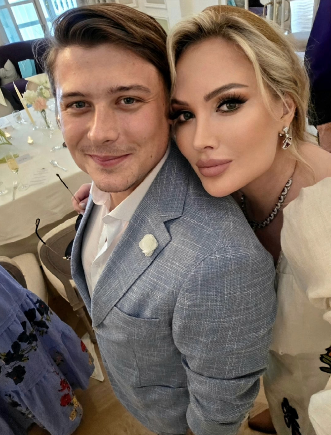 Андрей и его избранница Кэти Гавелас познакомились во время учёбы в Оксфорде.