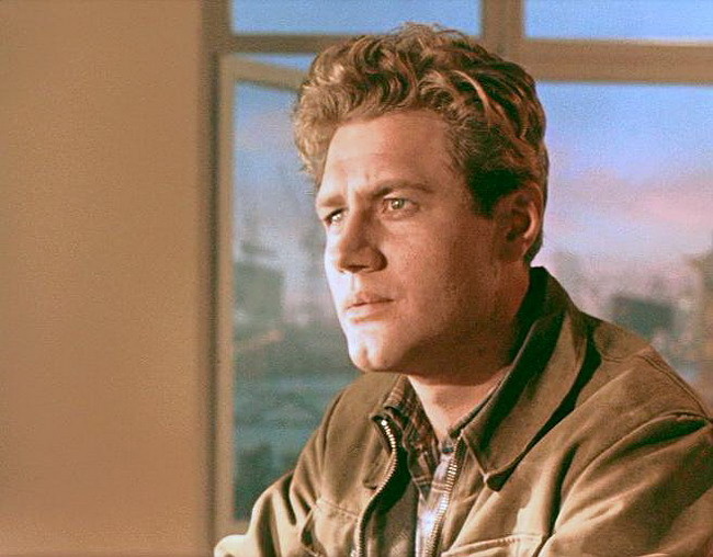 Спустя всего год после свадьбы Наталья Фатеева приняла решение уехать в Москву, оставив позади студенческую жизнь и первый брак.