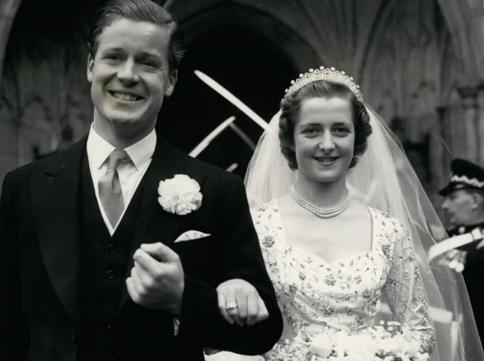 Фамильное проклятие?: Как 20-летняя Диана Спенсер в день свадьбы отвергла тиару королевы ради «тяжелой» семейной реликвии