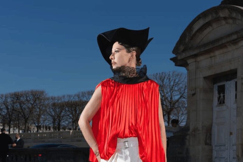 Знаменитость в окружении роскоши, в то время как её ролик высмеивает чужую бедность.